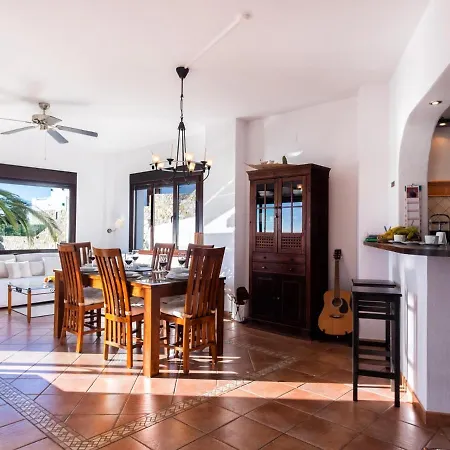 Ref 4 Casa Blanca Holiday home *